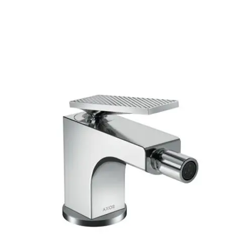 Bidetmischer von AXOR mit Hebelgriff und dekorativem Zugstangen-Ablauf, in chromfarbener Ausführung und markantem Design.